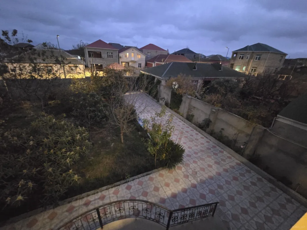 Satılır 8 otaqlı həyət evi 280 m²