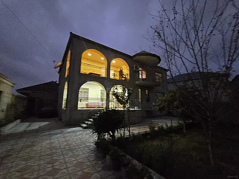Satılır 8 otaqlı həyət evi 280 m²