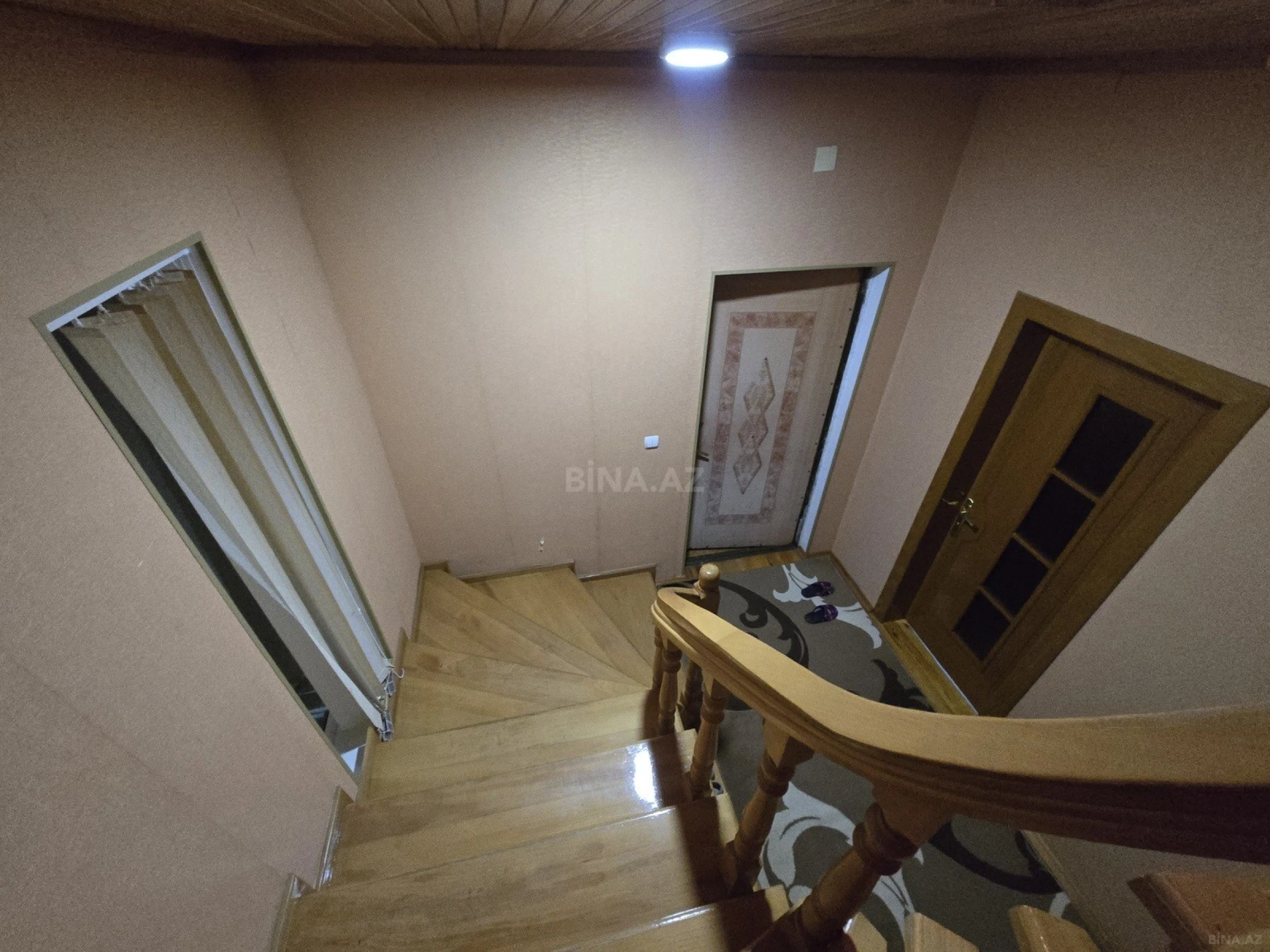 Satılır 8 otaqlı həyət evi 280 m²