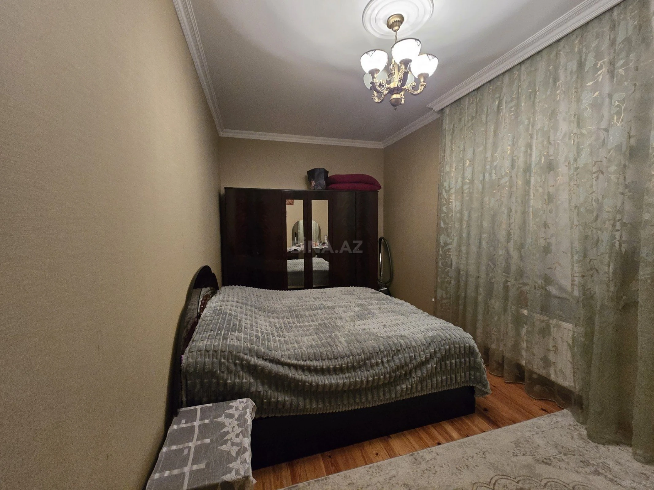 Satılır 8 otaqlı həyət evi 280 m²