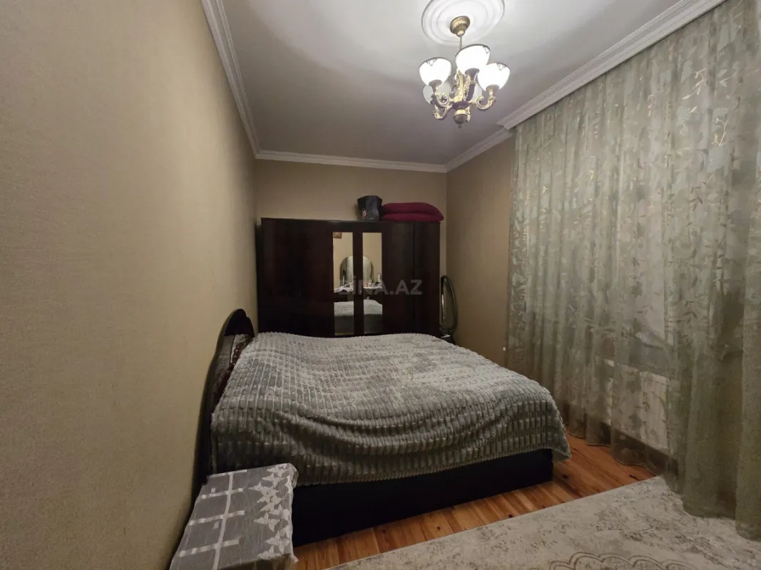 Satılır 8 otaqlı həyət evi 280 m²
