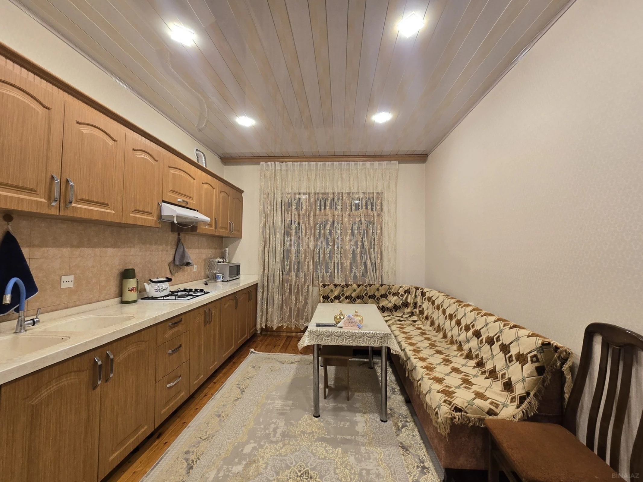 Satılır 8 otaqlı həyət evi 280 m²