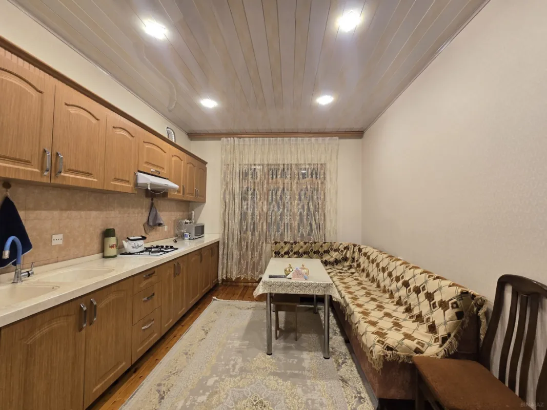 Satılır 8 otaqlı həyət evi 280 m²