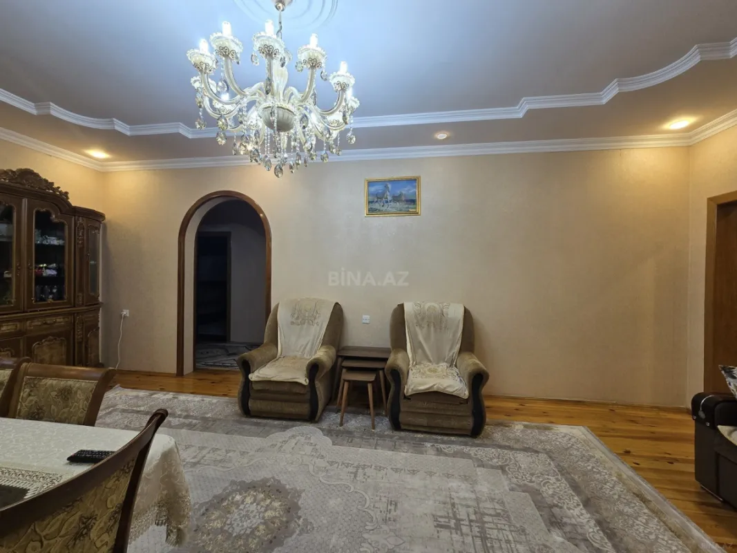 Satılır 8 otaqlı həyət evi 280 m²