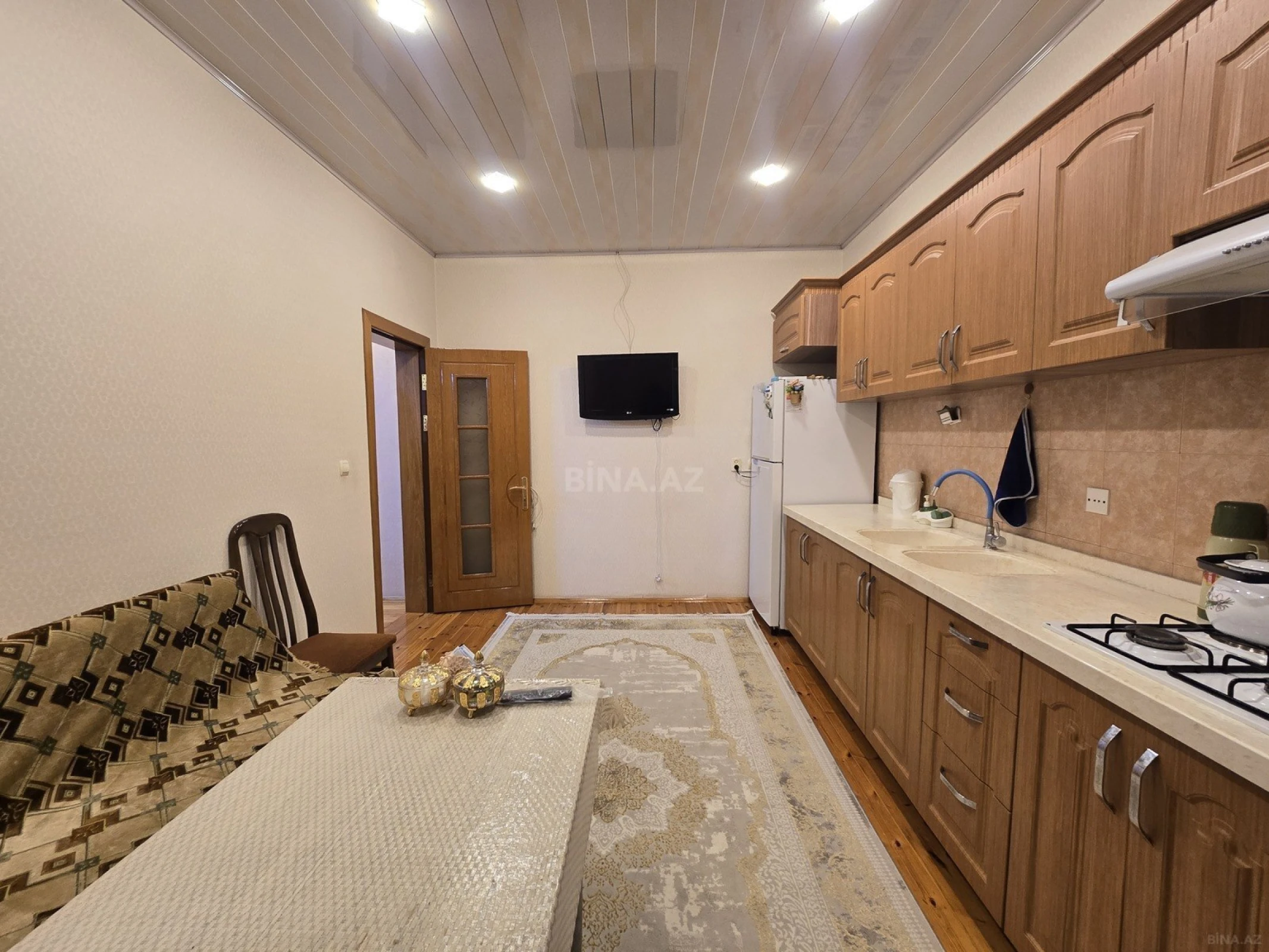 Satılır 8 otaqlı həyət evi 280 m²