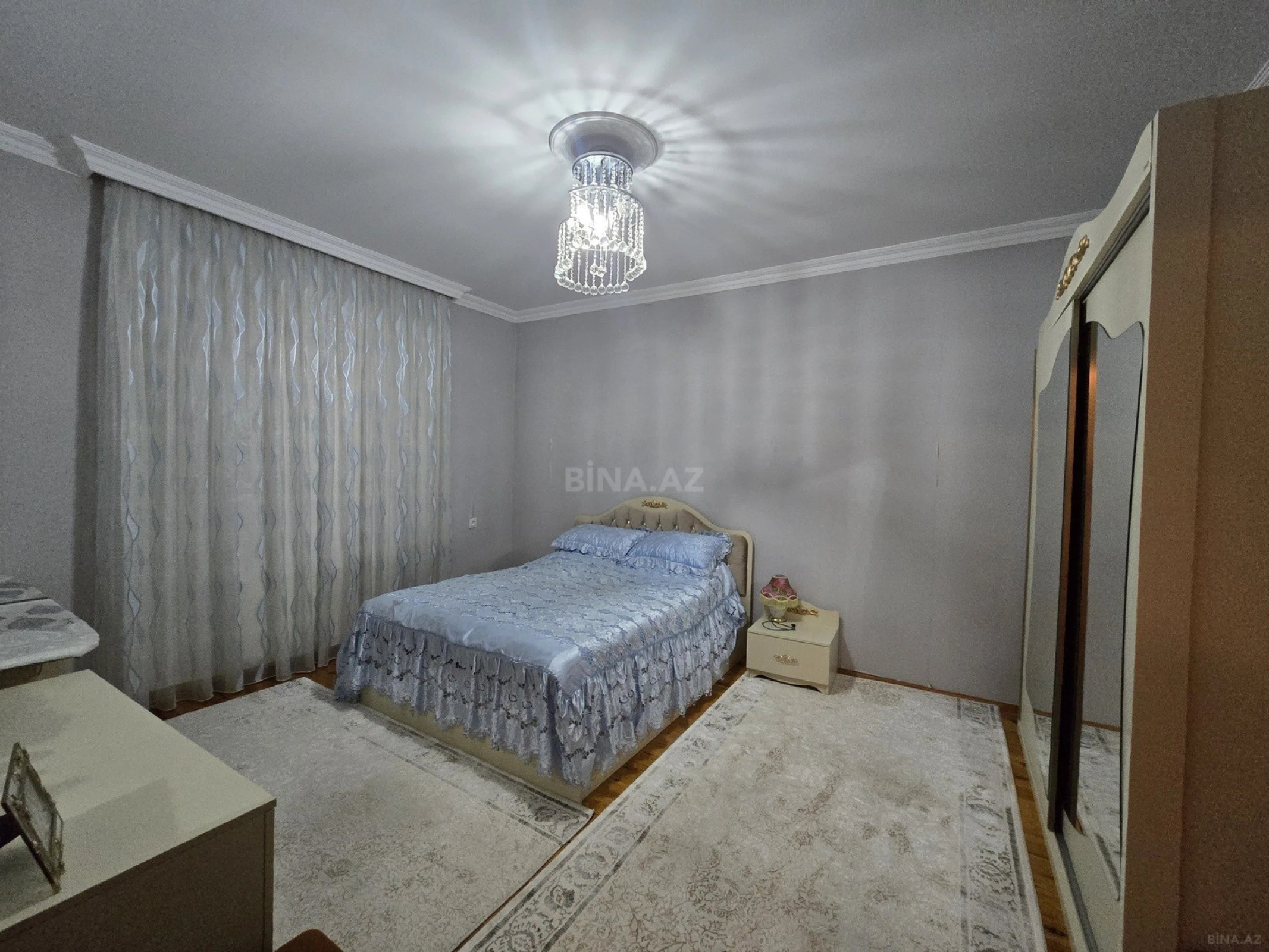 Satılır 8 otaqlı həyət evi 280 m²