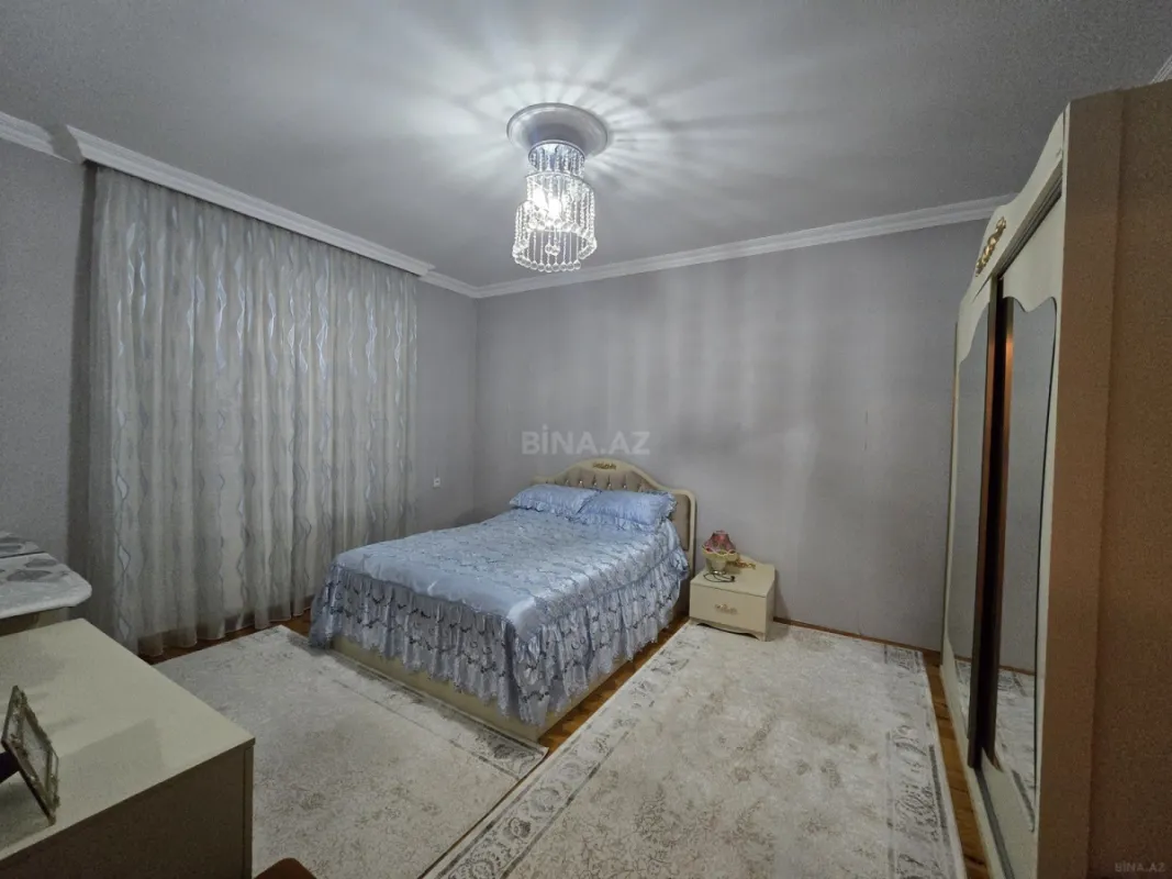 Satılır 8 otaqlı həyət evi 280 m²