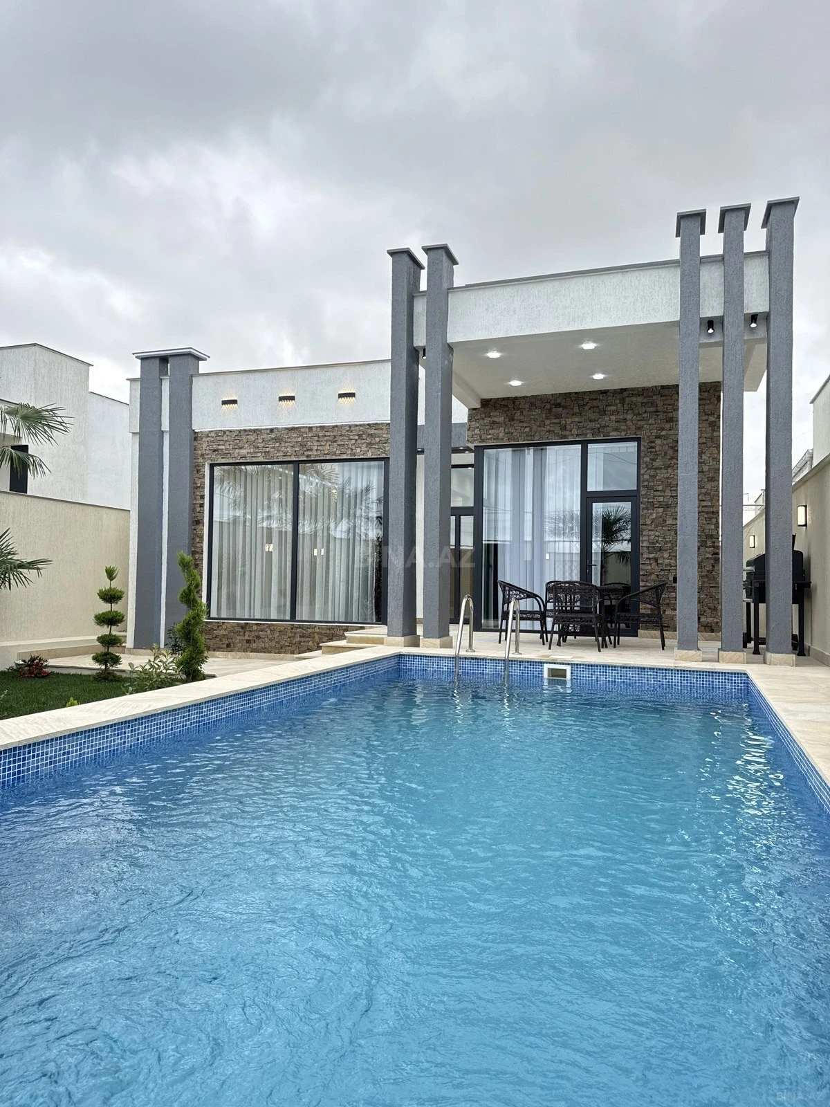 Satılır 4 otaqlı həyət evi 160 m²