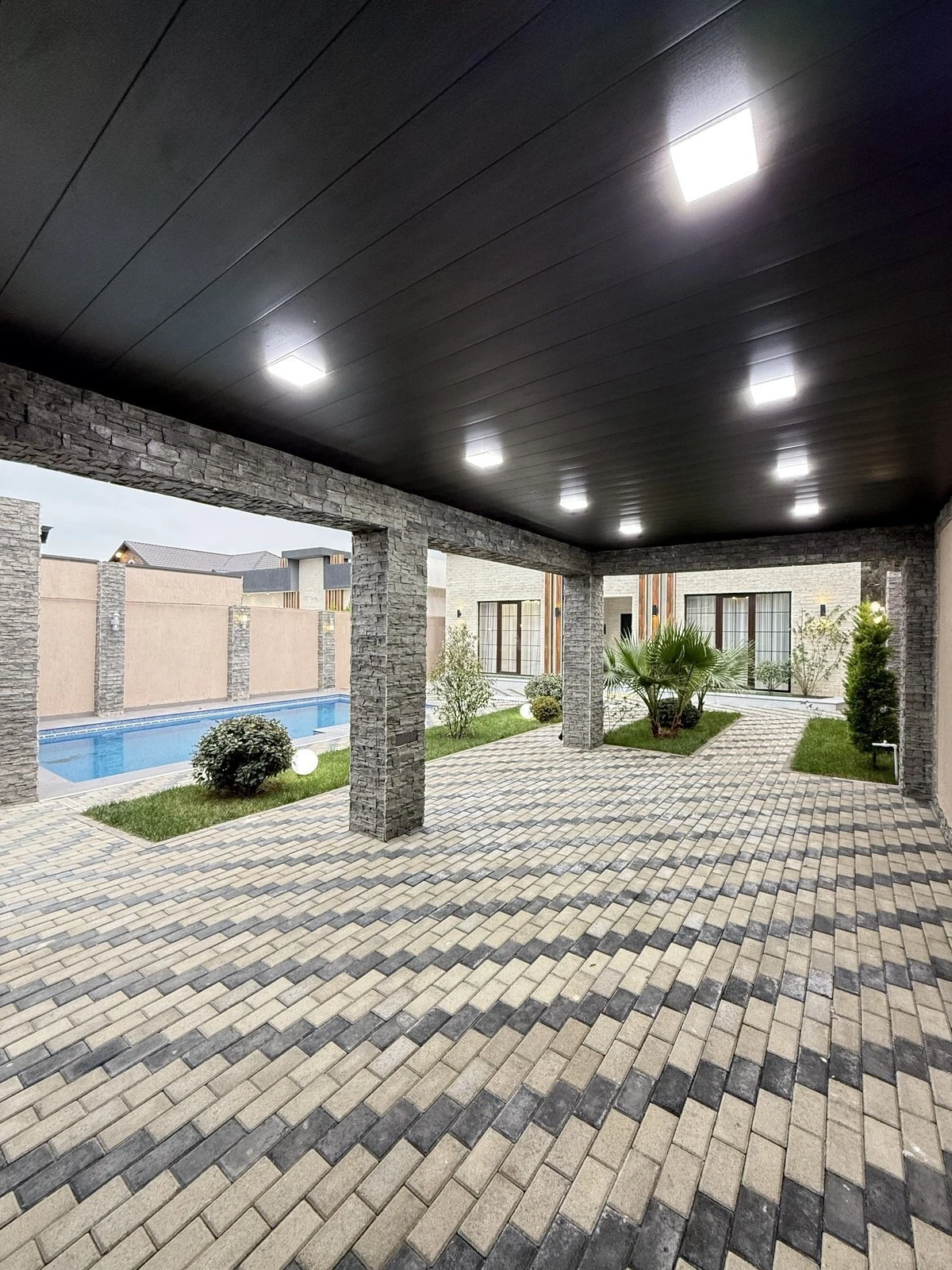 Satılır 4 otaqlı həyət evi 160 m²