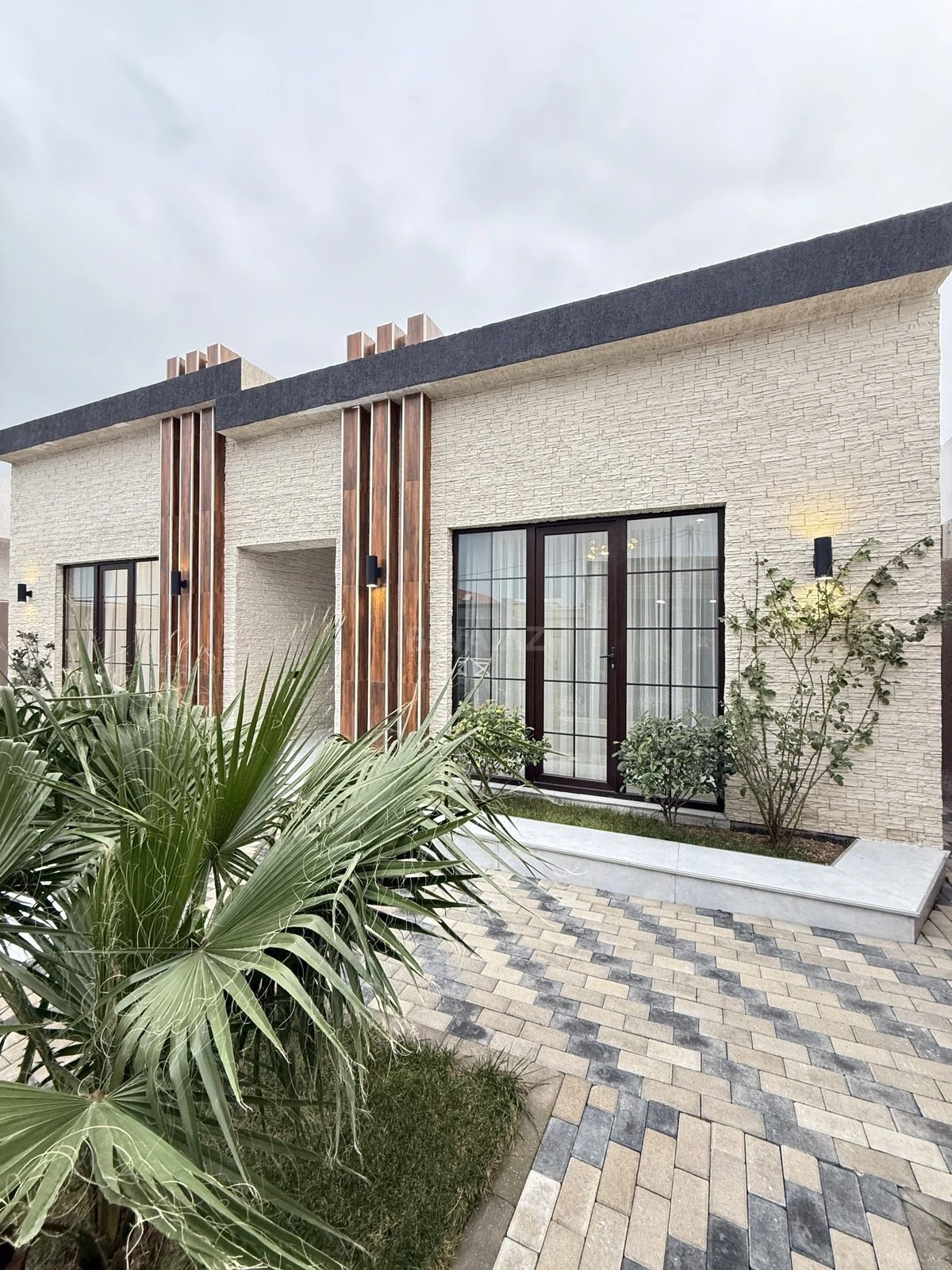 Satılır 4 otaqlı həyət evi 160 m²