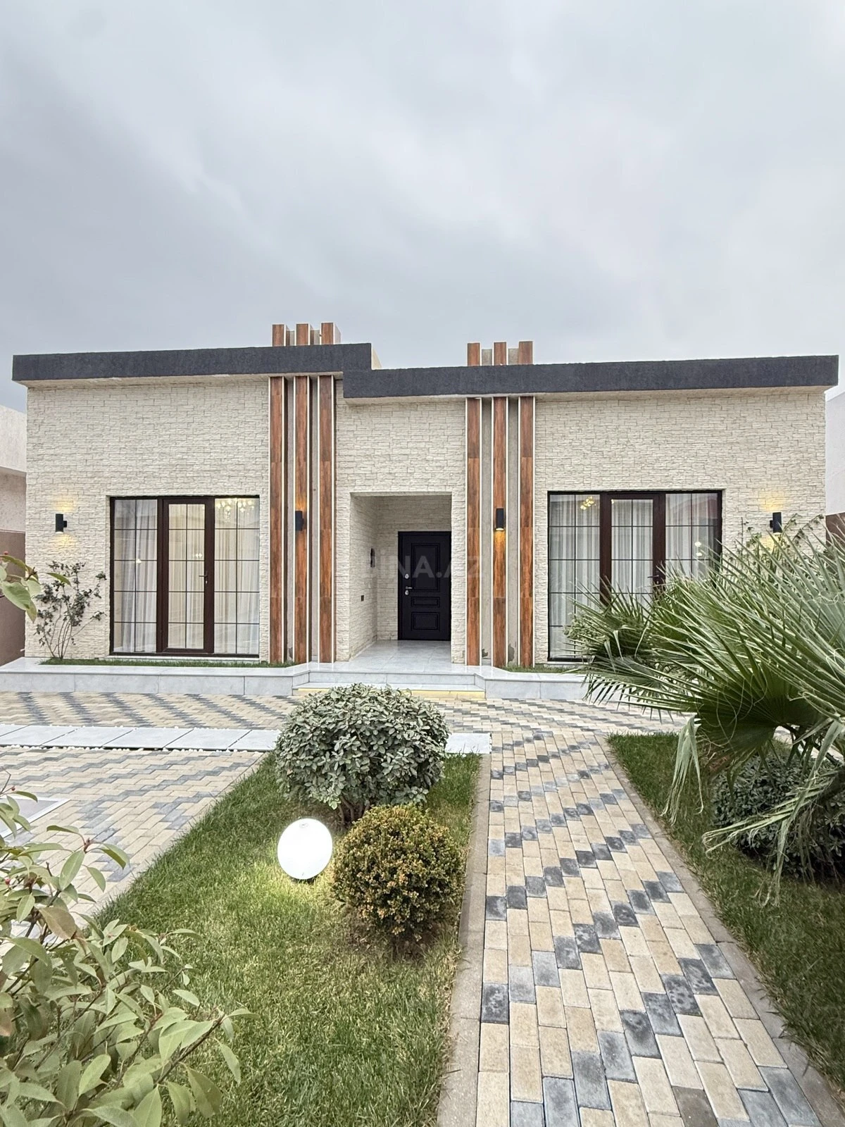 Satılır 4 otaqlı həyət evi 160 m²