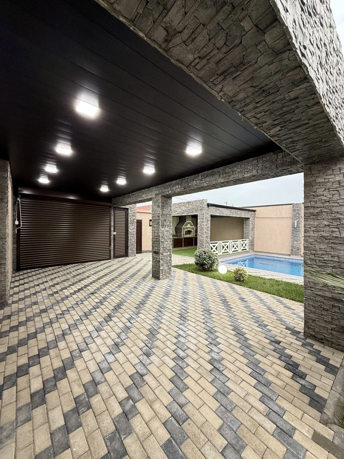 Satılır 4 otaqlı həyət evi 160 m²