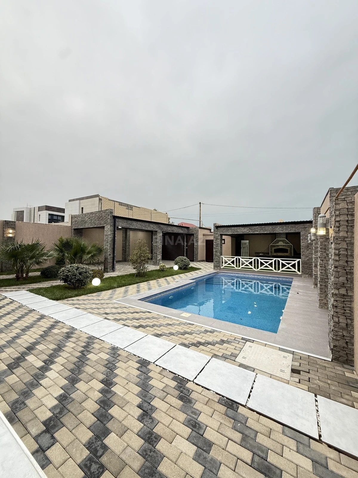 Satılır 4 otaqlı həyət evi 160 m²