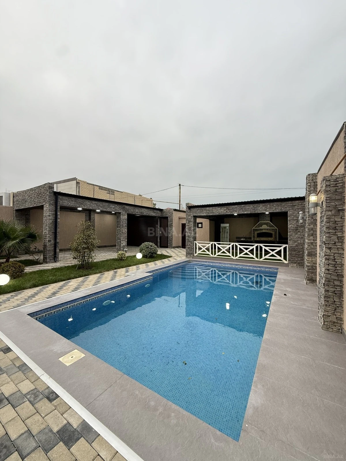 Satılır 4 otaqlı həyət evi 160 m²