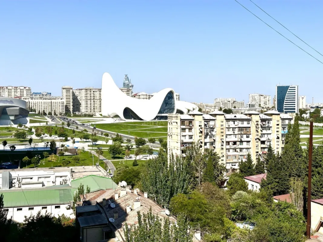 Satılır 2 otaqlı mənzil 85 m²