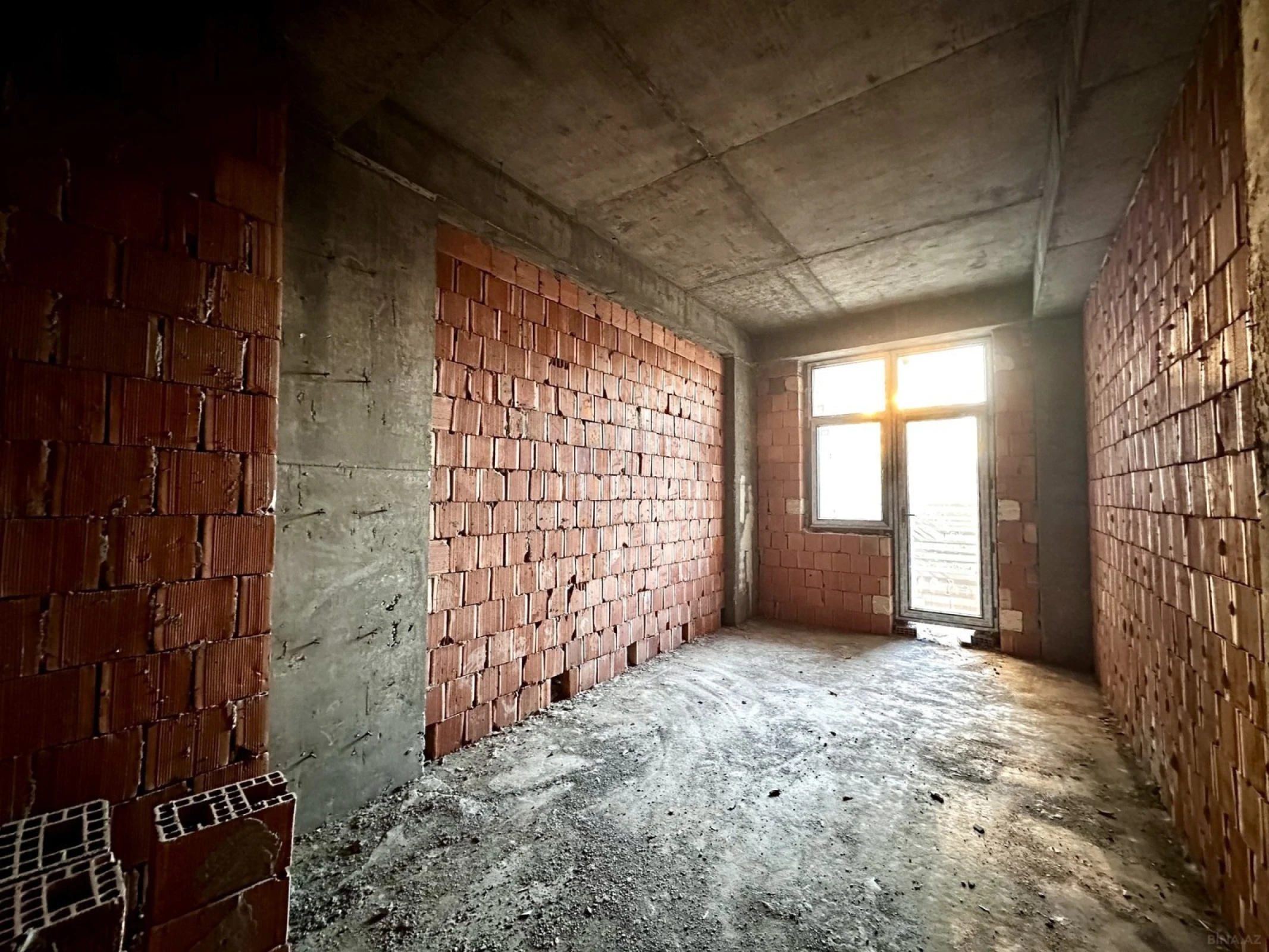 Satılır 2 otaqlı mənzil 85 m²