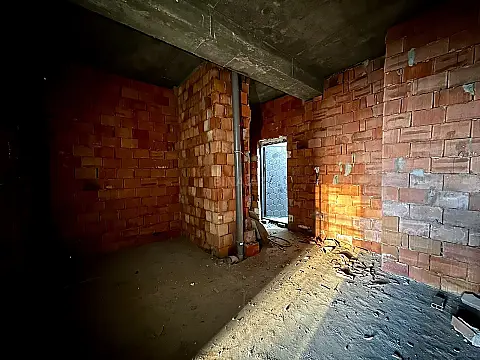 Satılır 2 otaqlı mənzil 85 m²