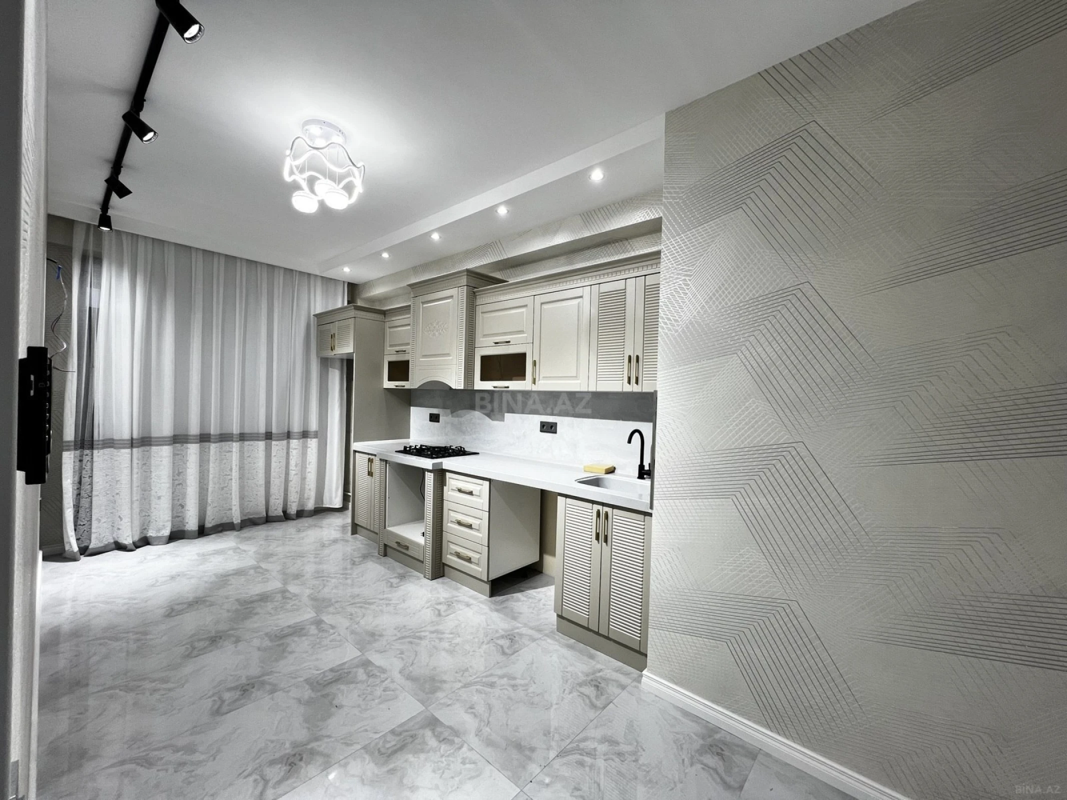 Satılır 2 otaqlı mənzil 92 m²