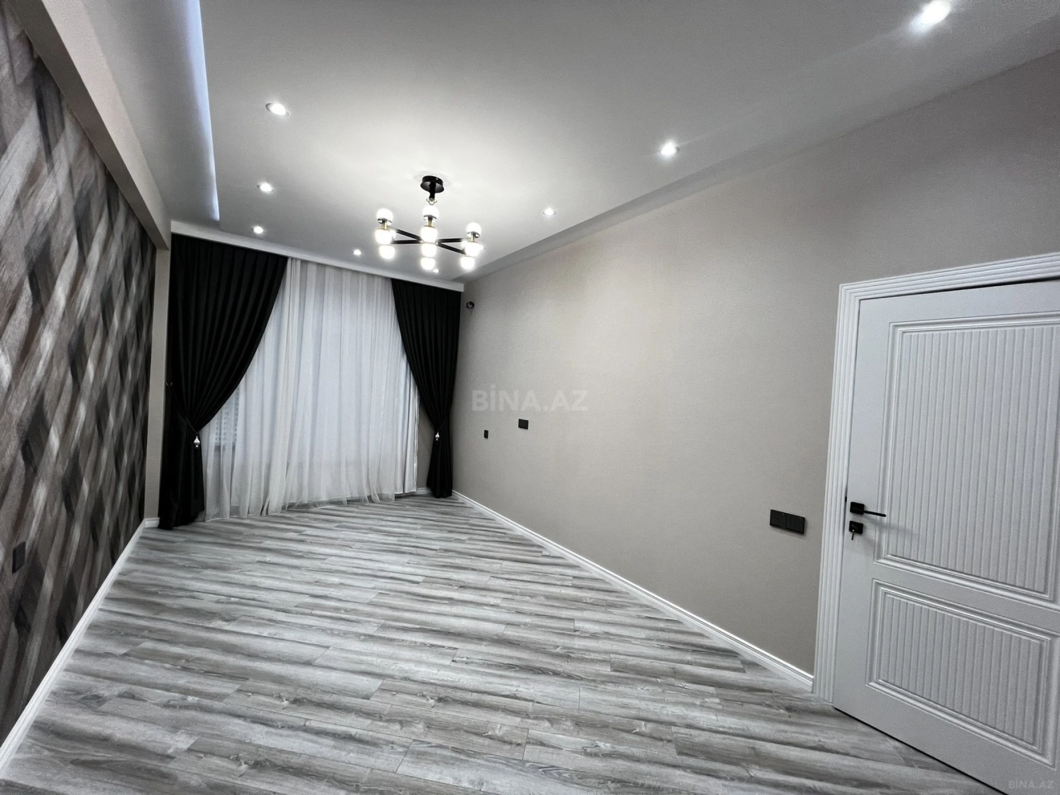 Satılır 2 otaqlı mənzil 92 m²