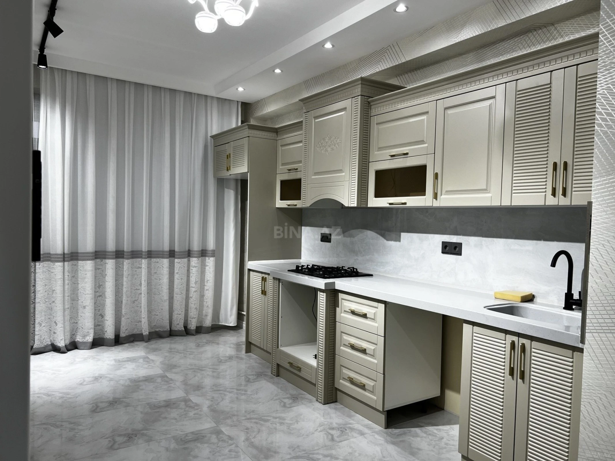 Satılır 2 otaqlı mənzil 92 m²