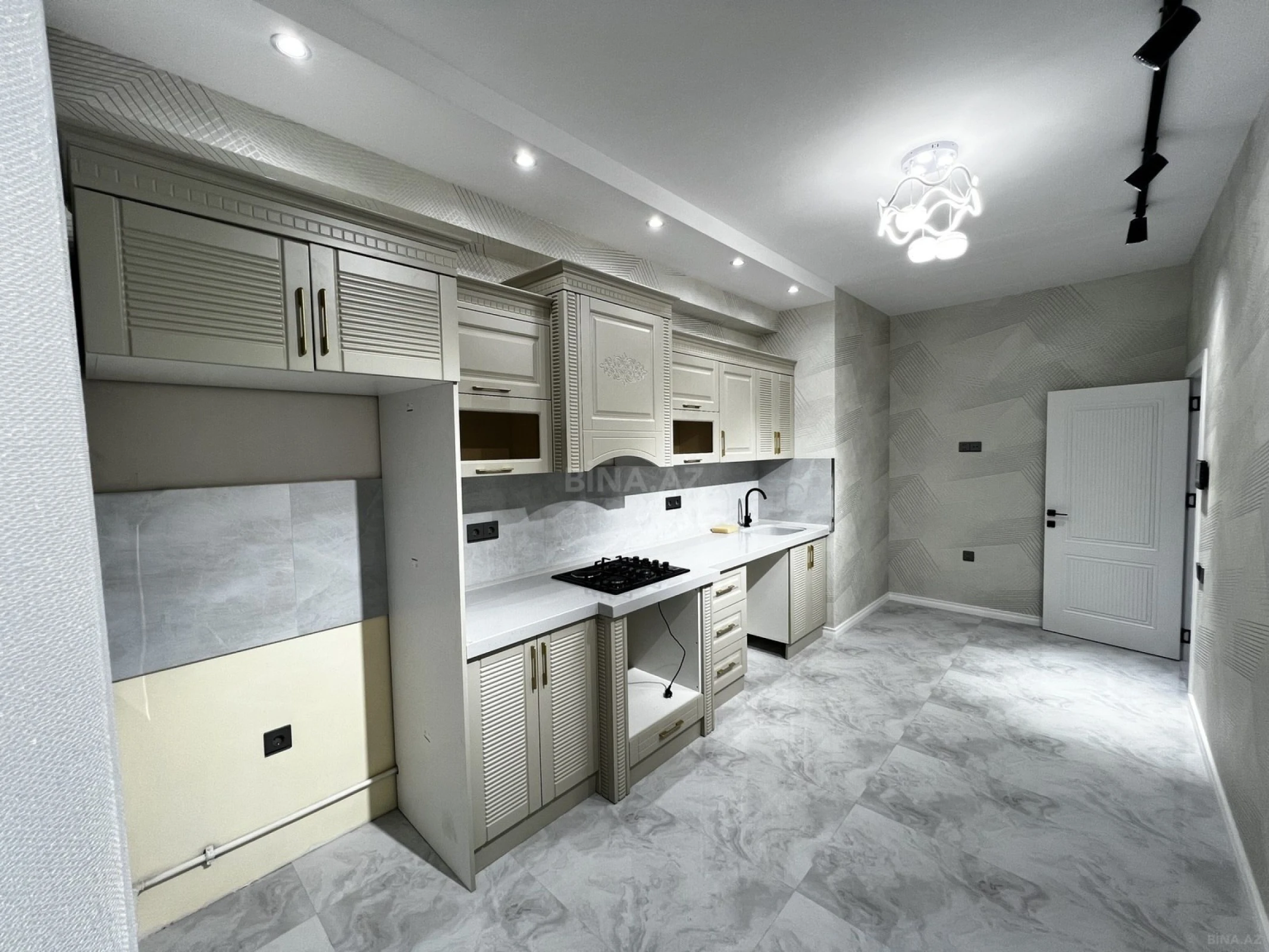 Satılır 2 otaqlı mənzil 92 m²