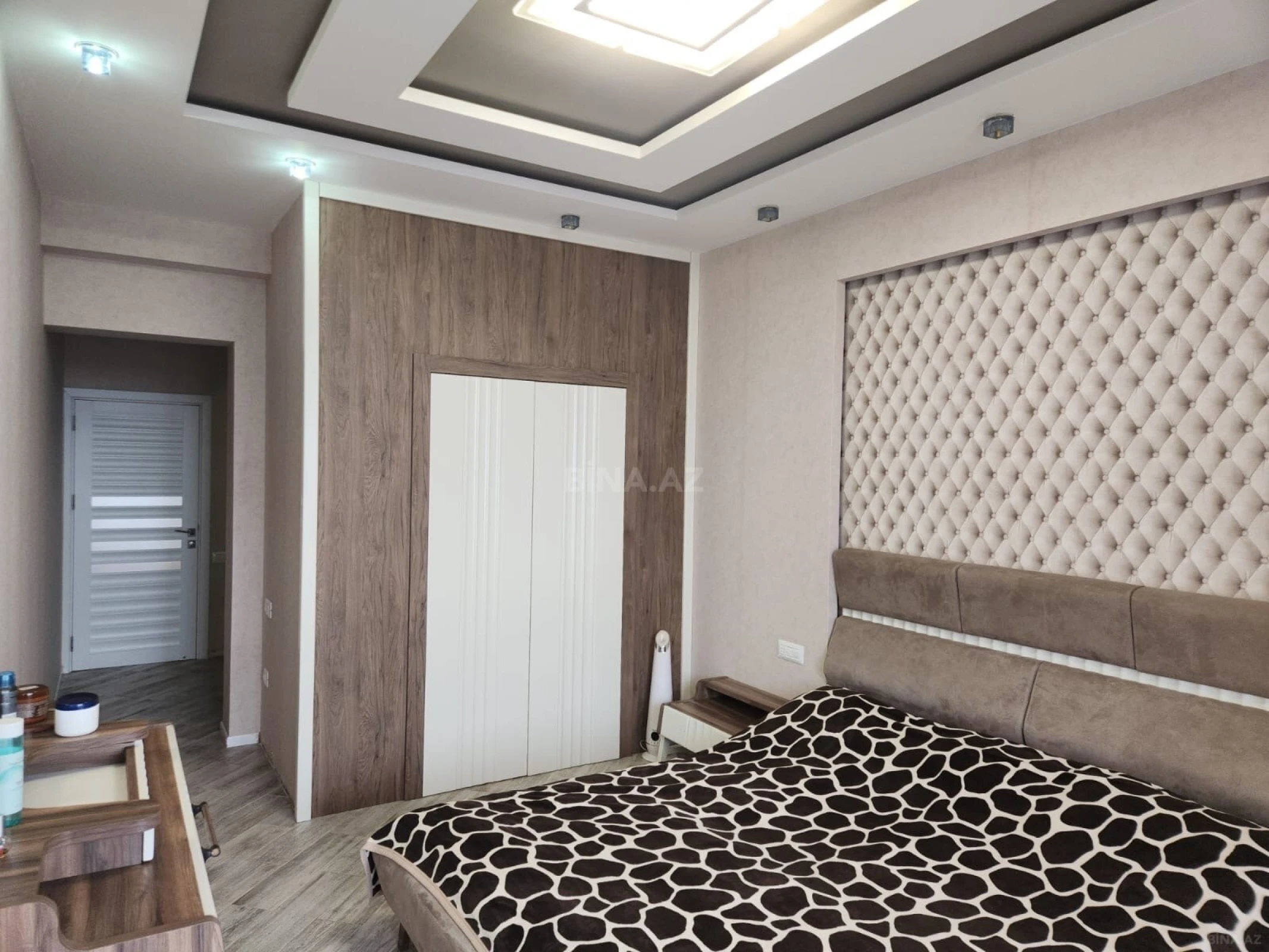 Satılır 3 otaqlı mənzil 125 m²