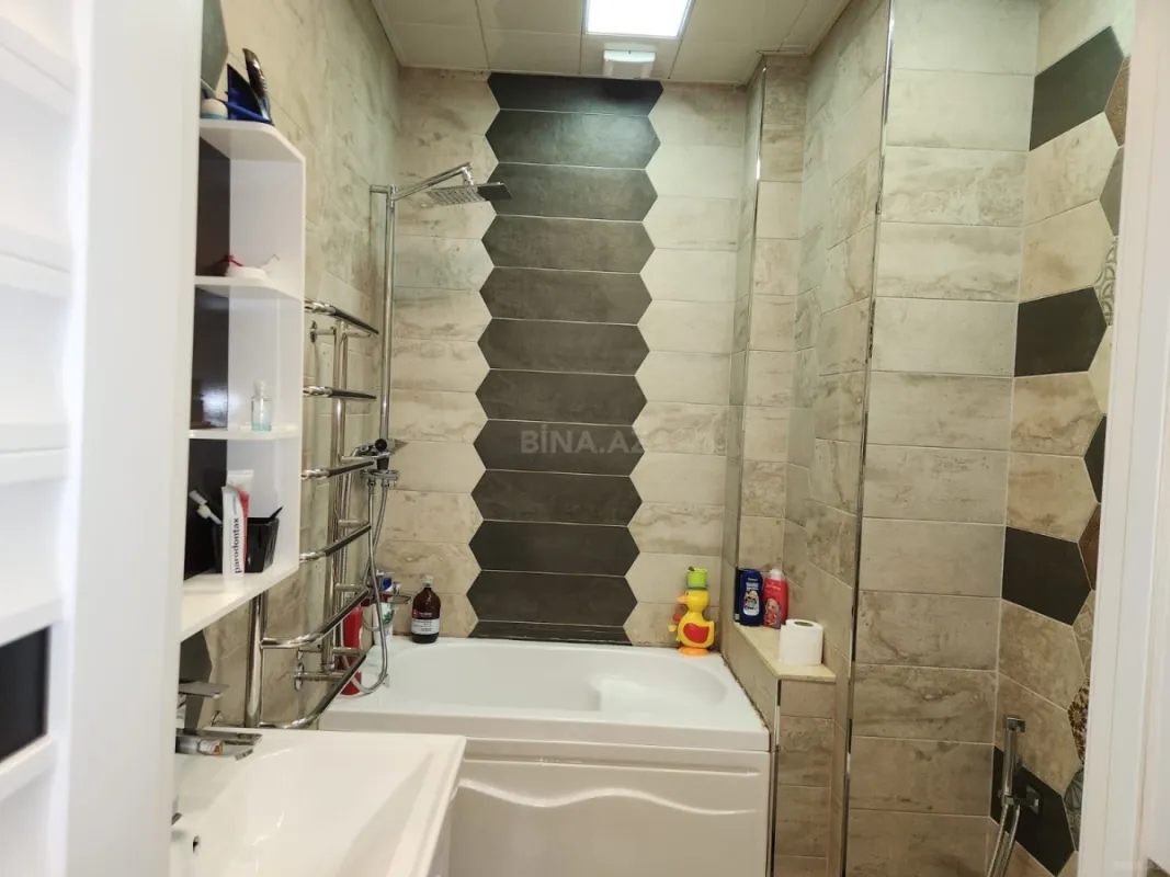 Satılır 3 otaqlı mənzil 125 m²