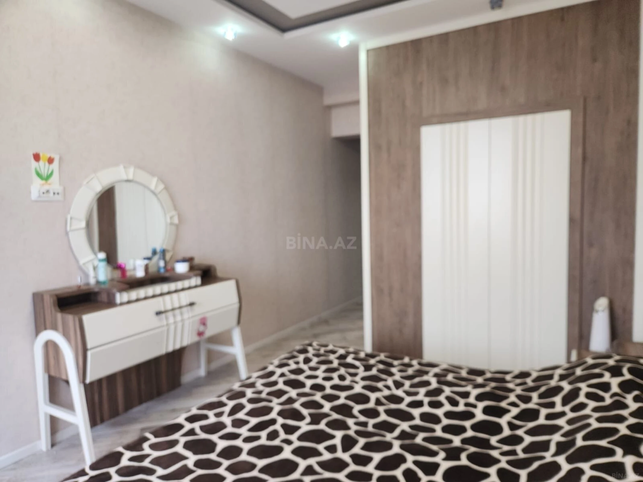 Satılır 3 otaqlı mənzil 125 m²