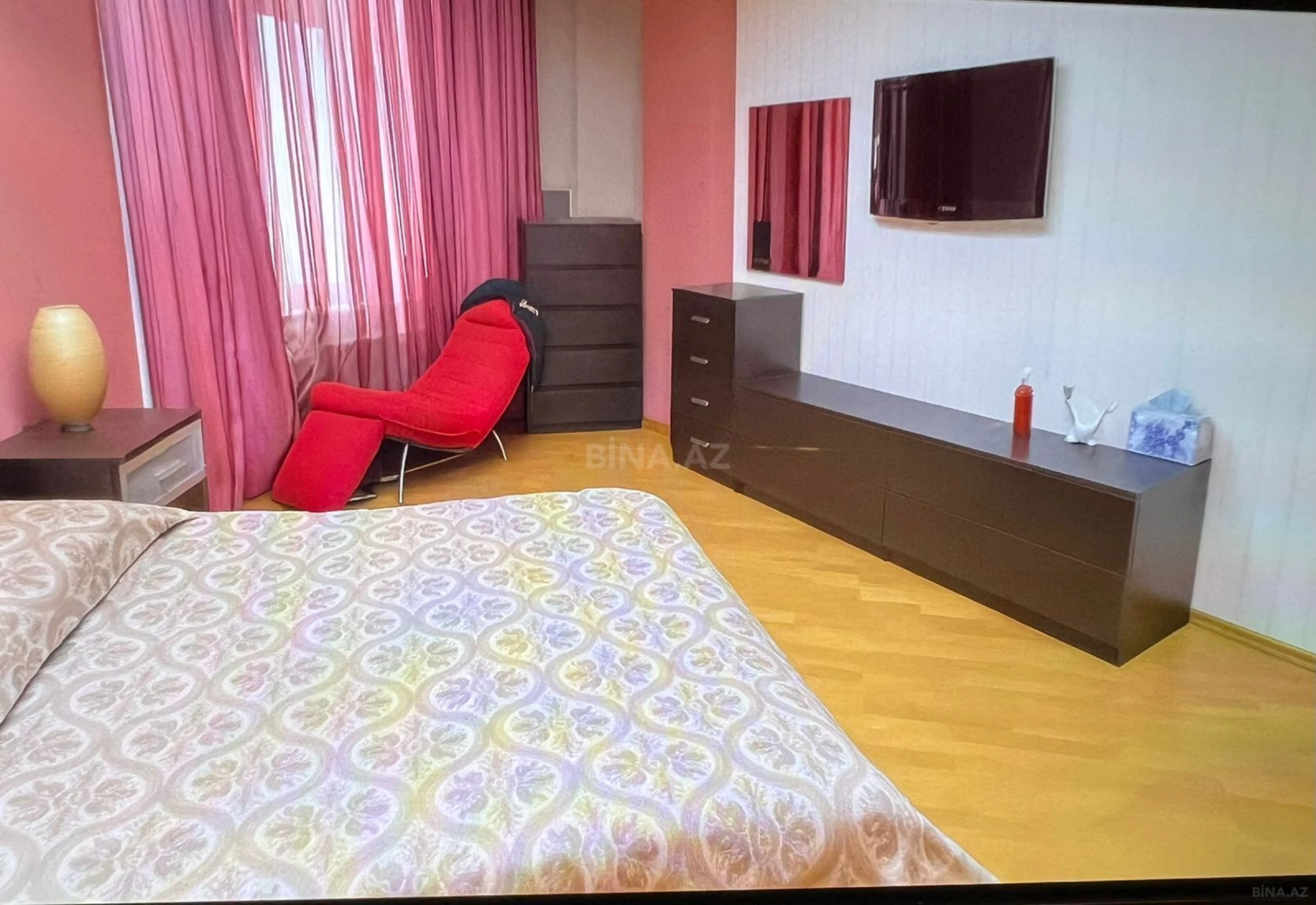 Satılır 4 otaqlı mənzil 200 m²