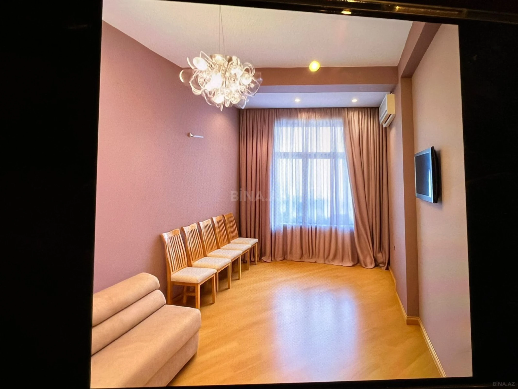 Satılır 4 otaqlı mənzil 200 m²