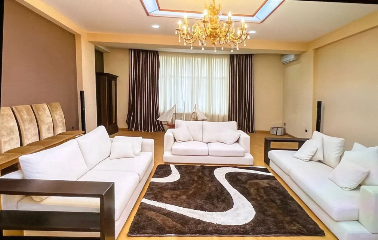 Satılır 4 otaqlı mənzil 200 m²