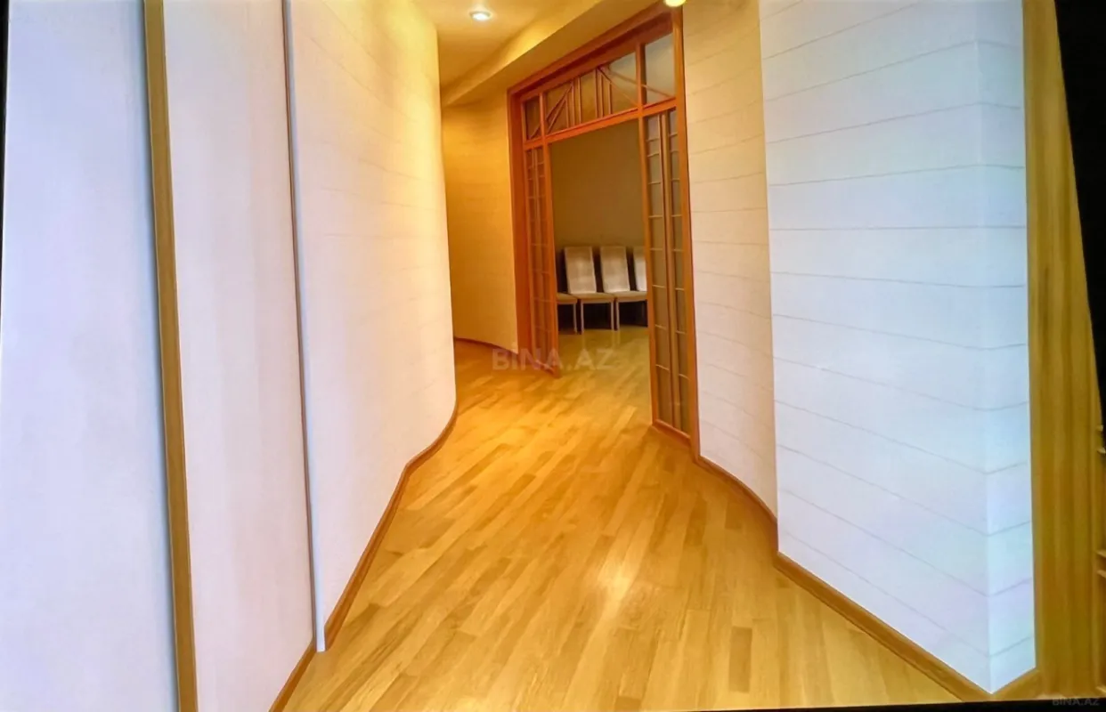 Satılır 4 otaqlı mənzil 200 m²
