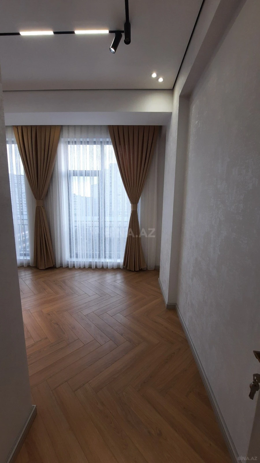 Satılır 2 otaqlı mənzil 71 m²