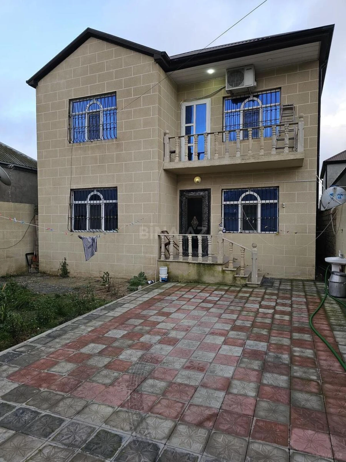 Satılır 5 otaqlı həyət evi 135 m²