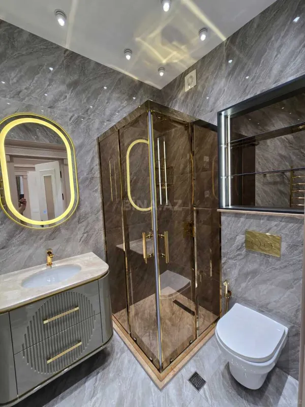 Satılır 4 otaqlı mənzil 195 m²