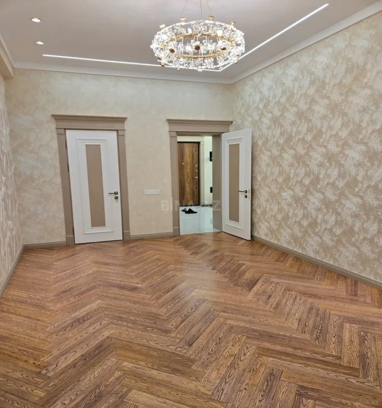 Satılır 4 otaqlı mənzil 195 m²