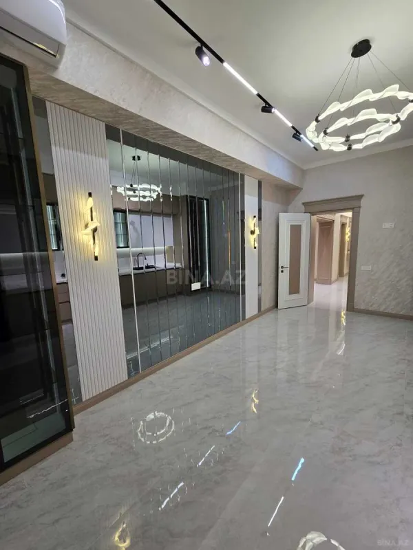 Satılır 4 otaqlı mənzil 195 m²