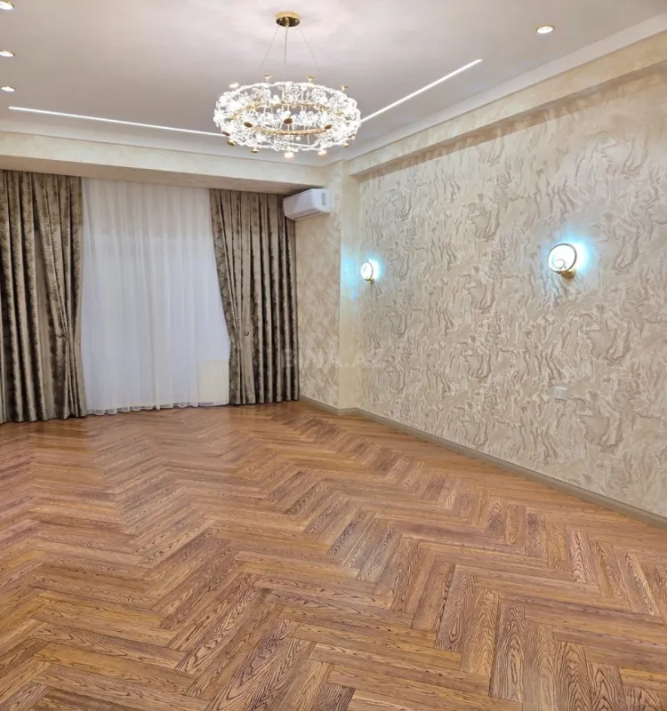 Satılır 4 otaqlı mənzil 195 m²