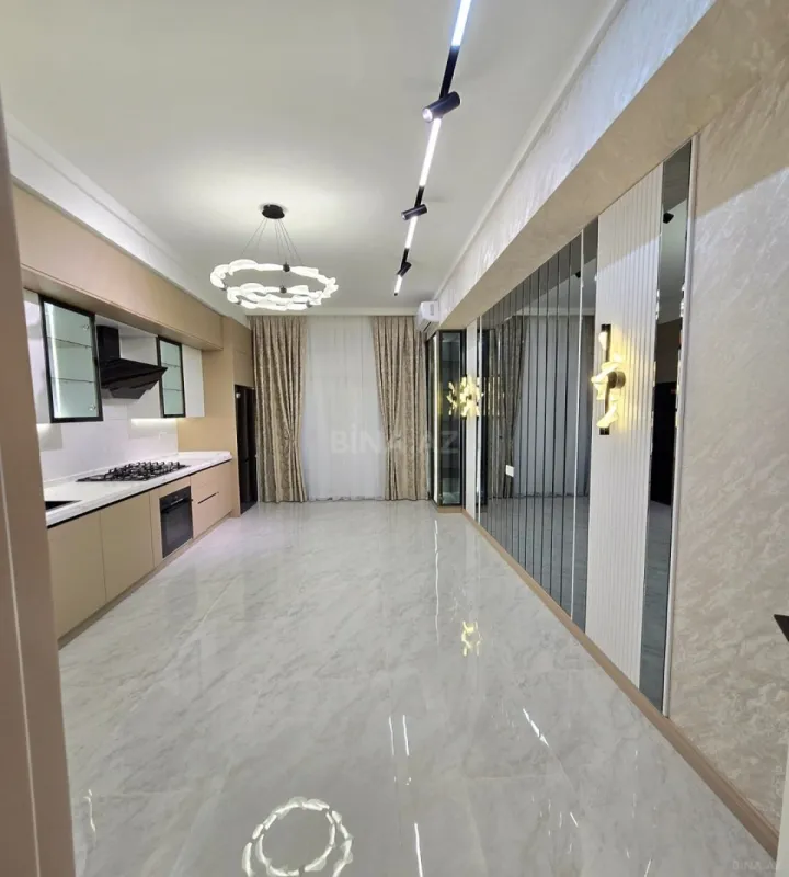 Satılır 4 otaqlı mənzil 195 m²