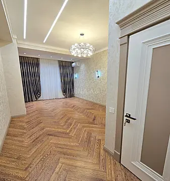 Satılır 4 otaqlı mənzil 195 m²