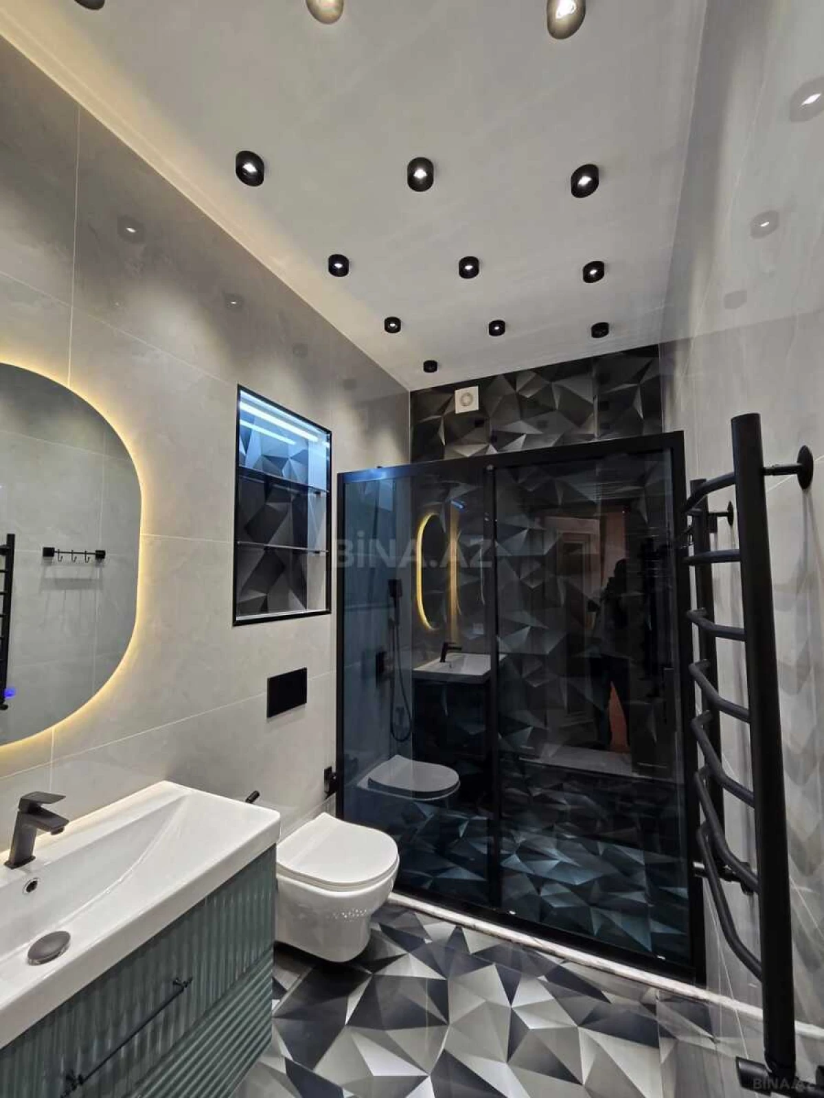 Satılır 4 otaqlı mənzil 195 m²