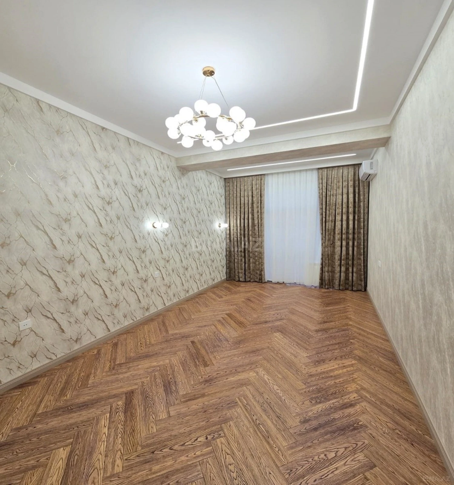 Satılır 4 otaqlı mənzil 195 m²