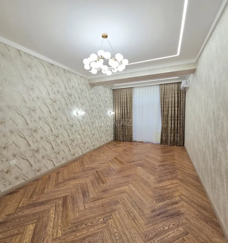 Satılır 4 otaqlı mənzil 195 m²