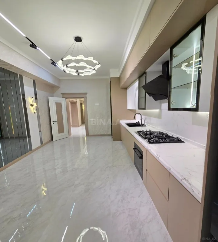 Satılır 4 otaqlı mənzil 195 m²