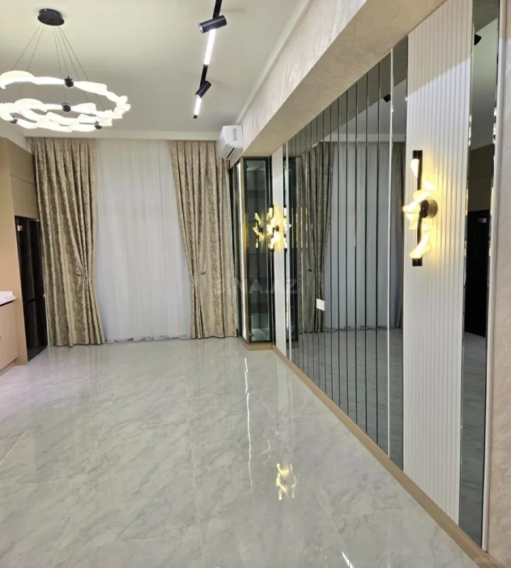 Satılır 4 otaqlı mənzil 195 m²