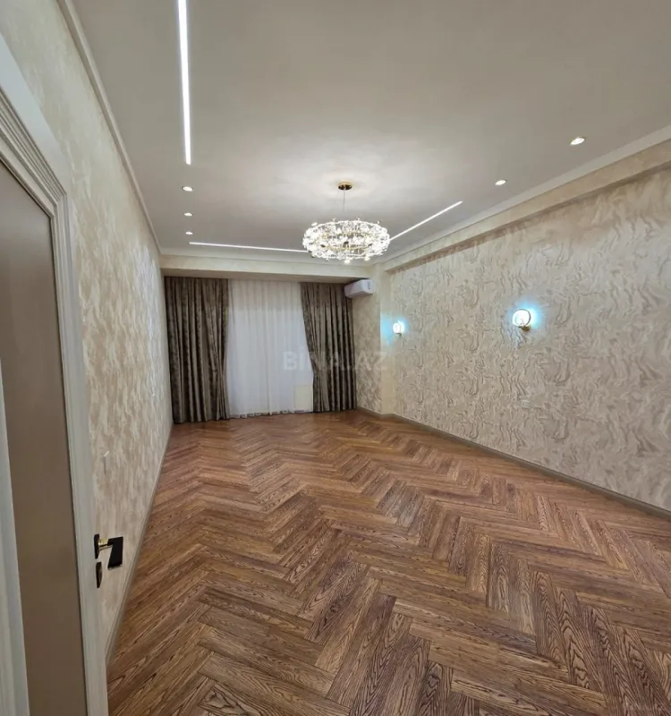 Satılır 4 otaqlı mənzil 195 m²
