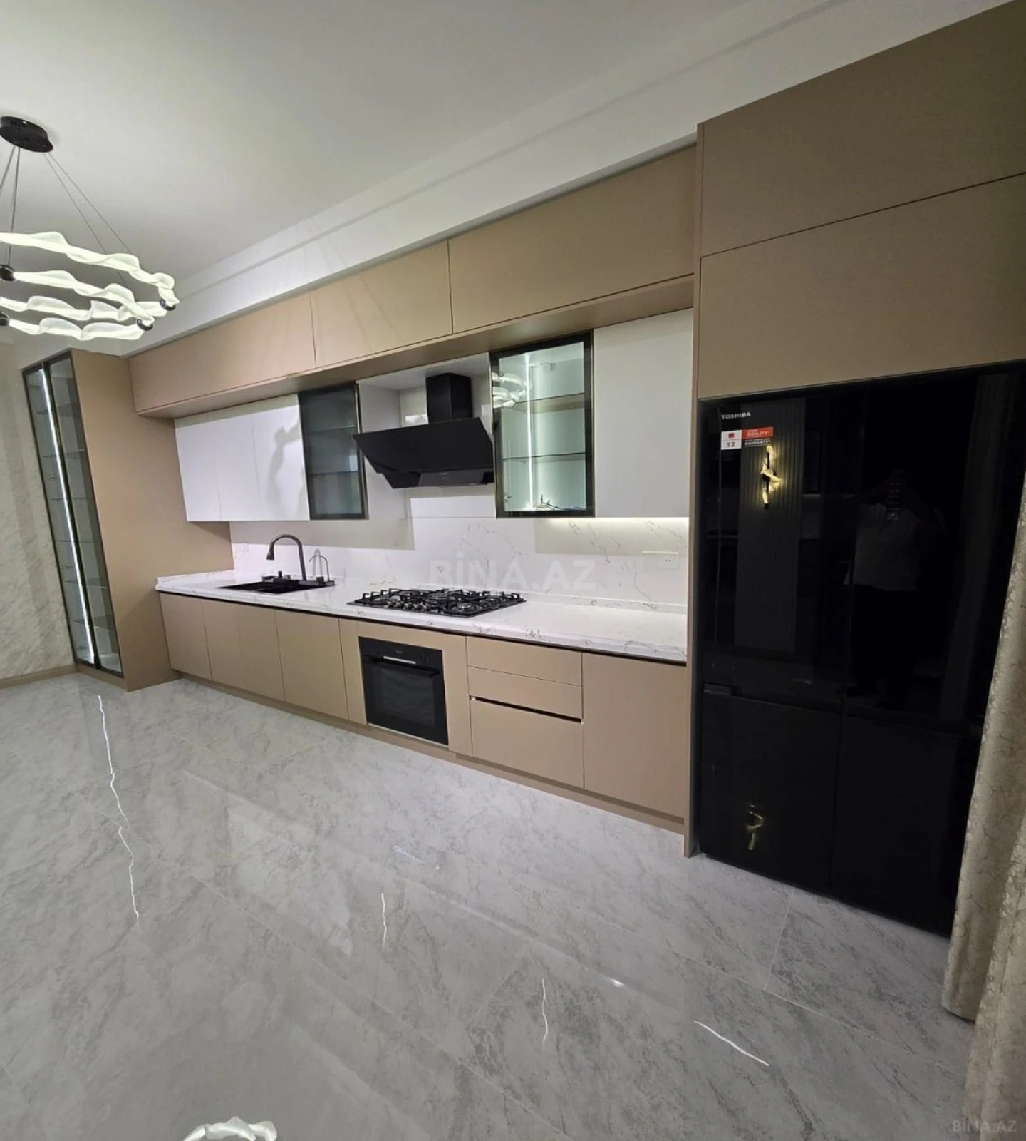 Satılır 4 otaqlı mənzil 195 m²