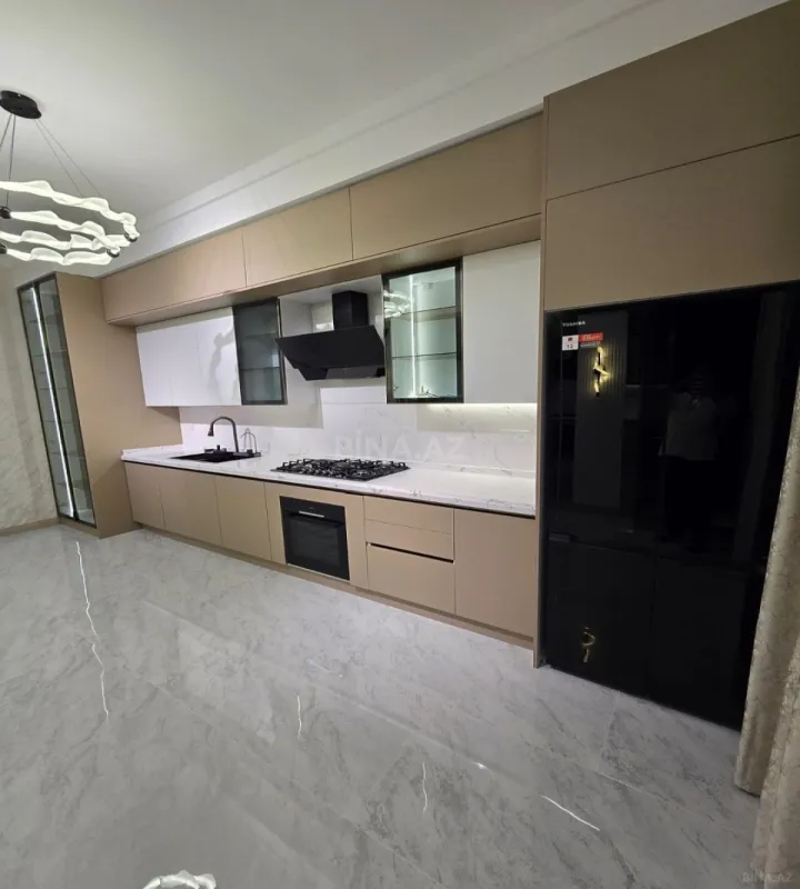 Satılır 4 otaqlı mənzil 195 m²