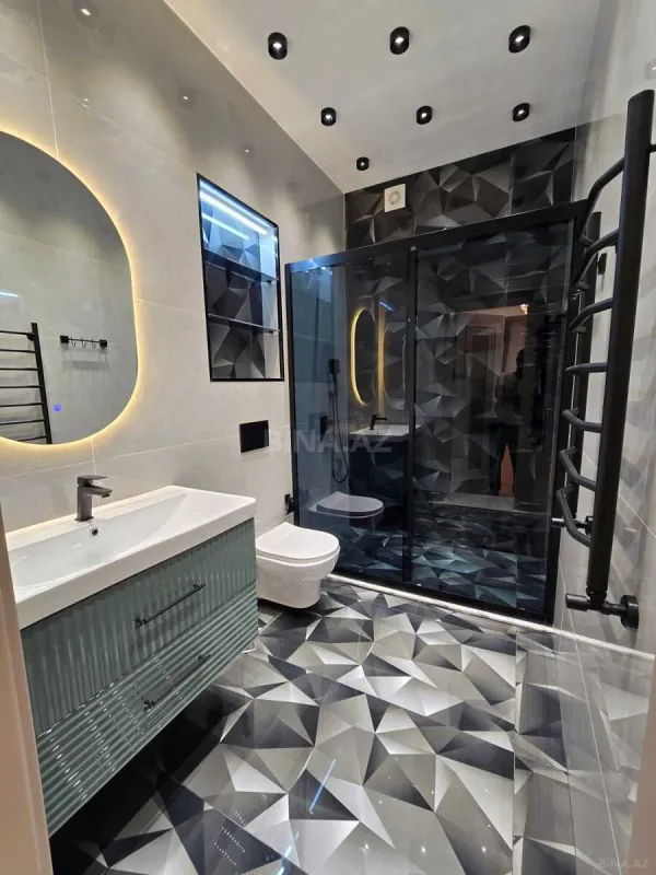 Satılır 4 otaqlı mənzil 195 m²