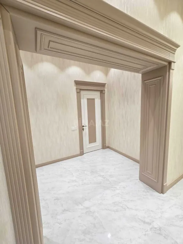 Satılır 4 otaqlı mənzil 195 m²